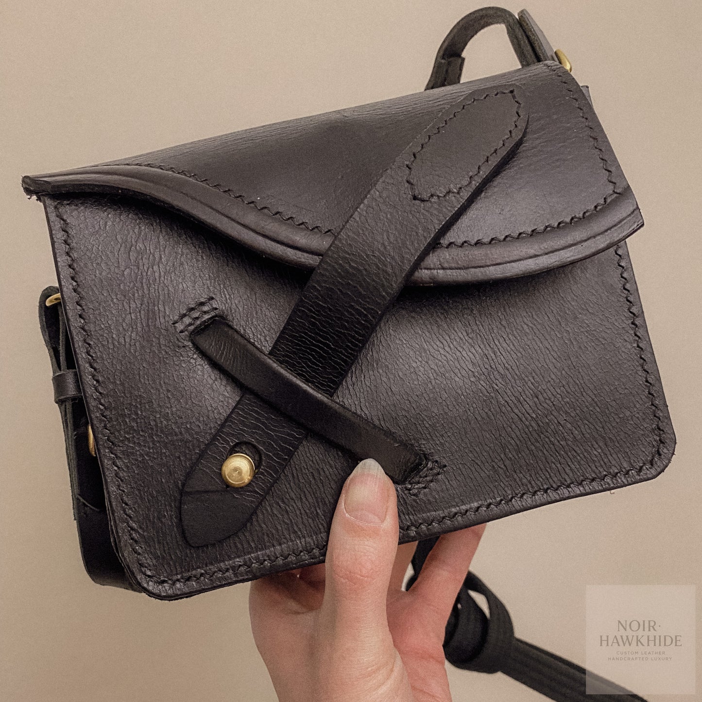 Crossbody taske af genanvendt sadel