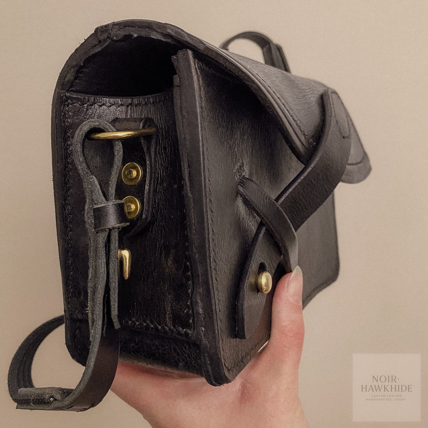 Crossbody taske af genanvendt sadel
