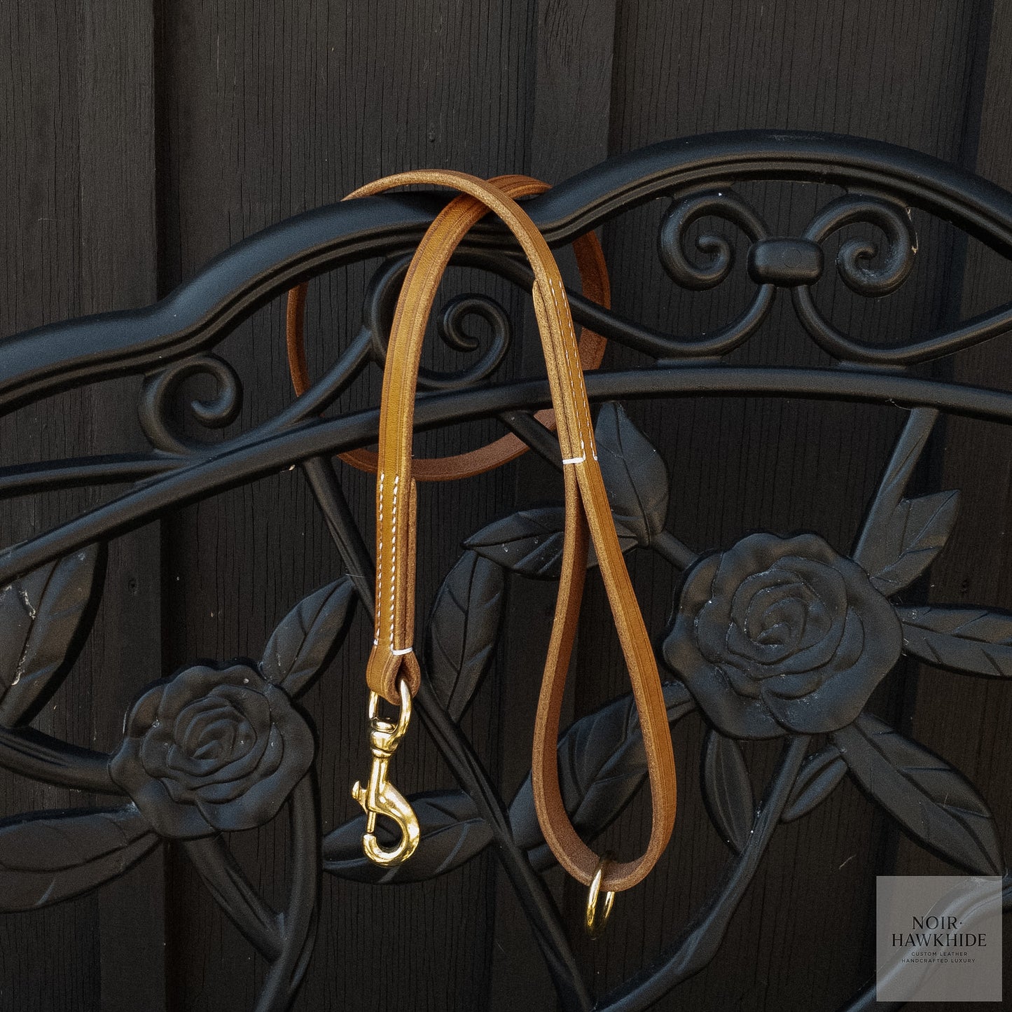 Full view of classic handmade leather dog leash crafted from Hermann Oak vegetable tanned leather.