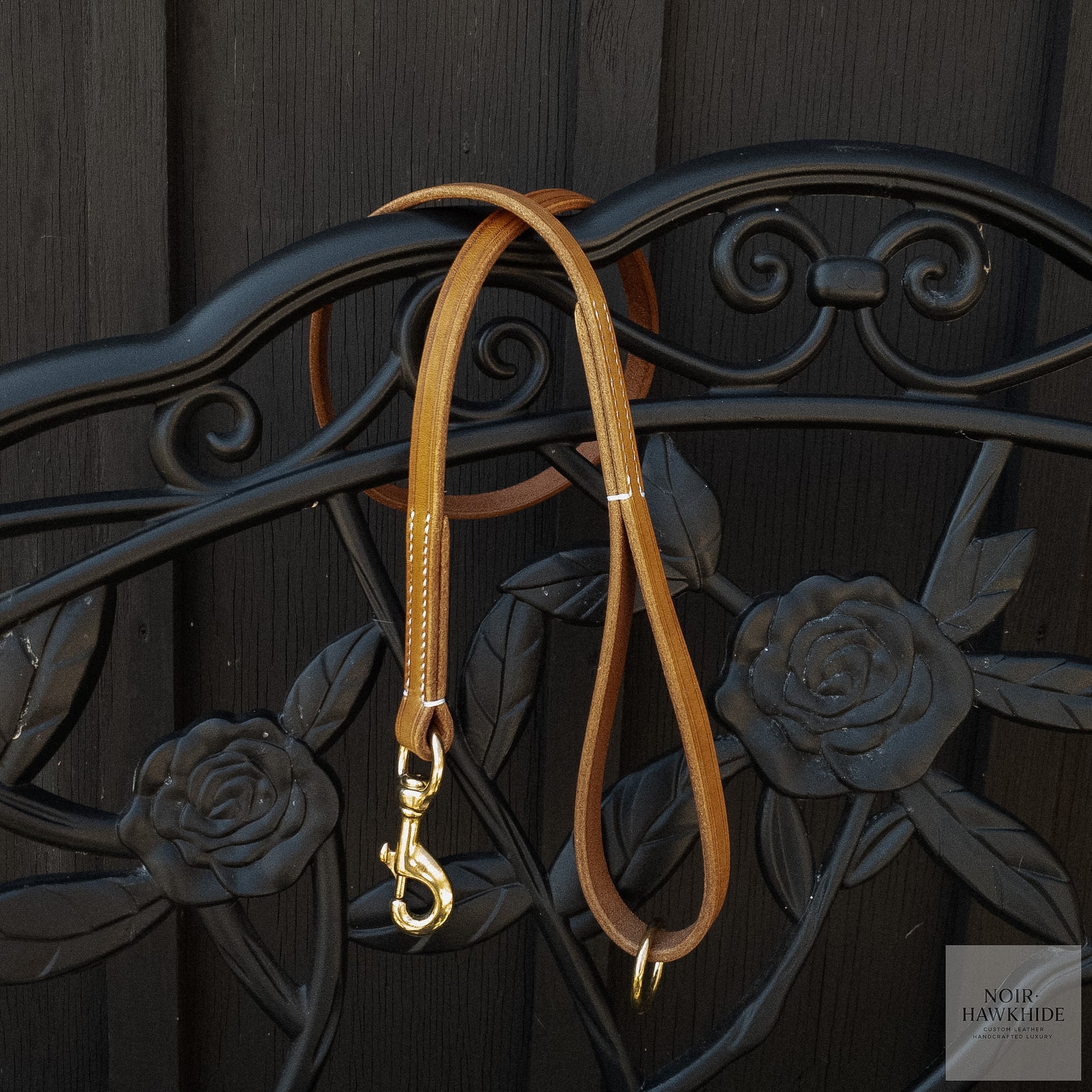 Full view of classic handmade leather dog leash crafted from Hermann Oak vegetable tanned leather.