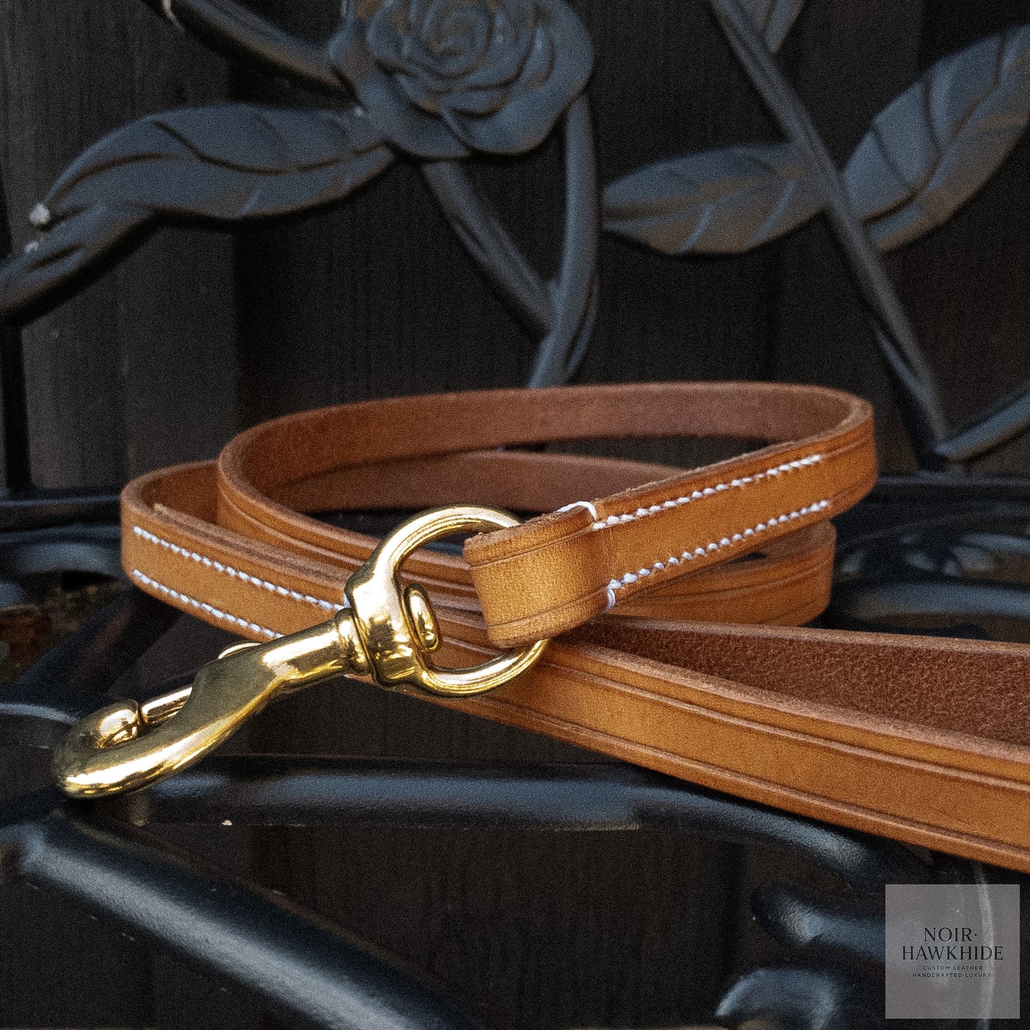 Side view of handmade leather dog leash crafted from Hermann Oak vegetable tanned leather.
