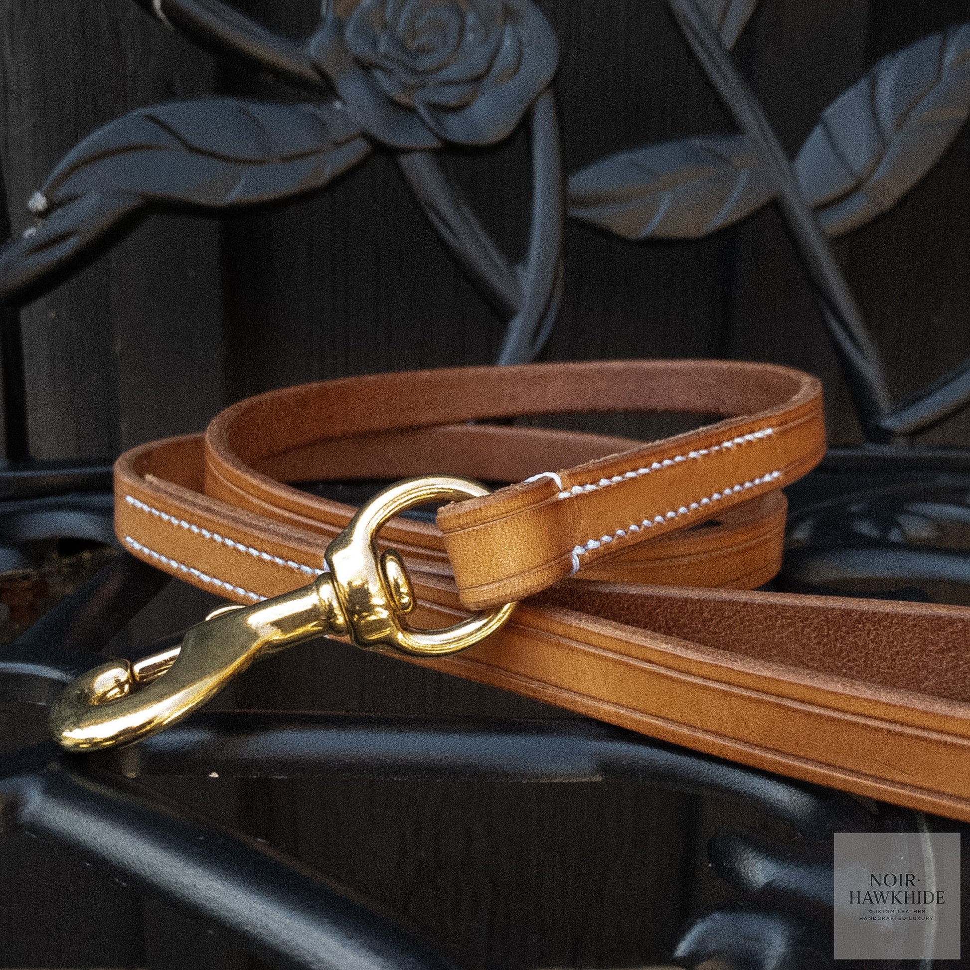 Side view of handmade leather dog leash crafted from Hermann Oak vegetable tanned leather.